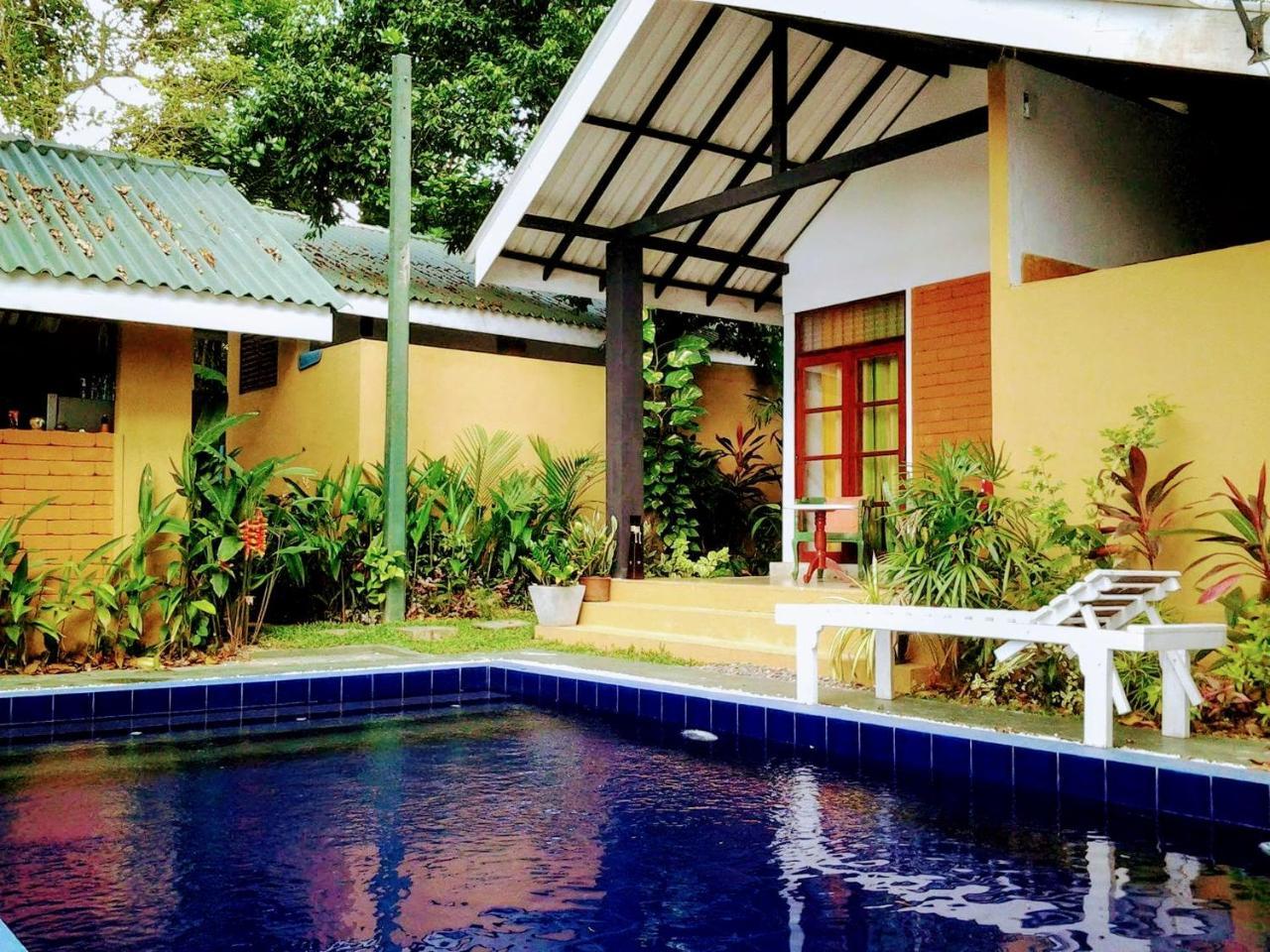 Randoni Villa Raddoluwa Exterior photo